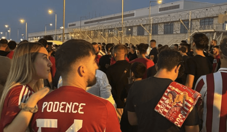 Θερμή υποδοχή στον Ποντένσε από 2.000 φιλάθλους