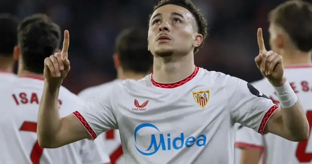 Tottenham : Κοιτάζει τον Ruben Vargas της Sevilla