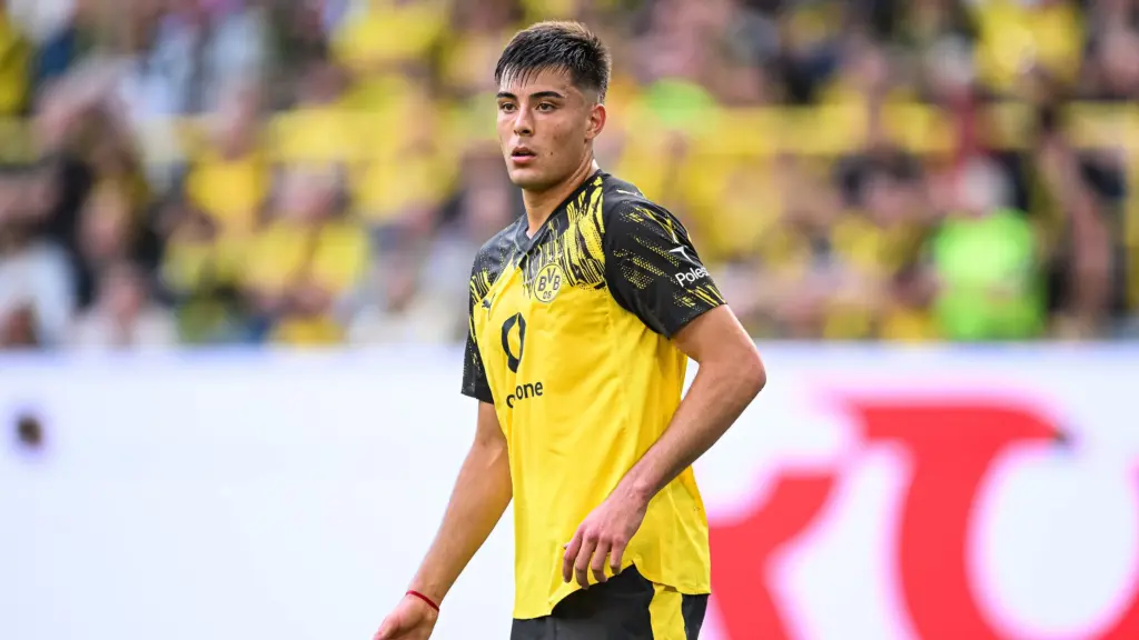 Chelsea : Ο Aaron Anselmino επιστρέφει από τον δανεισμό στη Borussia Dortmund