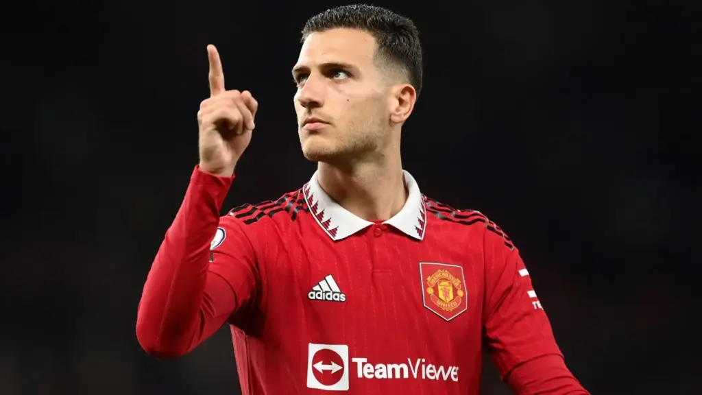 Η Bayern Munich ενδιαφέρεται να αποκτήσει τον Diogo Dalot από την Manchester United